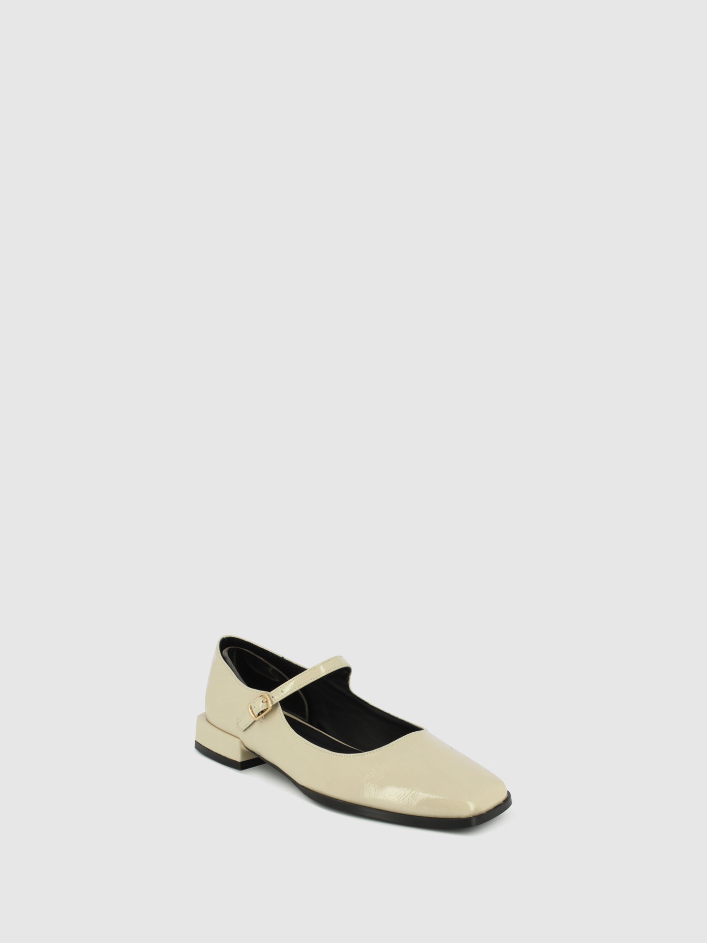 Top3 Sapatos com Fivela em Bege